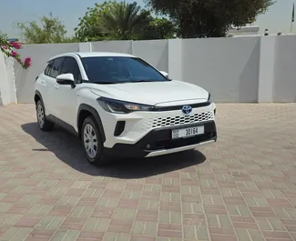 Noleggio auto Toyota Corolla Cross 2025 negli Emirati Arabi Uniti, con carburante Benzina e 196 cavalli di potenza ➤ A partire da 67 AED al giorno.