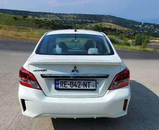 Interni di Mitsubishi Attrage in affitto in Georgia. Un'ottima auto da 5 posti con cambio Automatico.