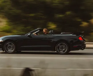 Ford Mustang Cabrio 2022 disponibile per il noleggio a Tbilisi, con limite di chilometraggio di illimitato.