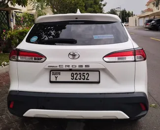 Vista frontale di un noleggio Toyota Corolla Cross a Dubai, Emirati Arabi Uniti ✓ Auto #13958. ✓ Cambio Automatico TM ✓ 0 recensioni.
