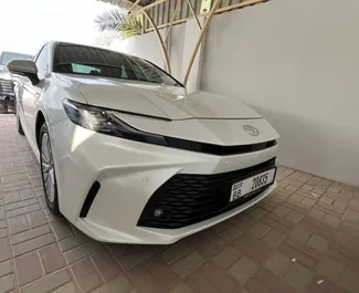 Motore Ibrido da L di Toyota Camry 2024 per il noleggio a Dubai.