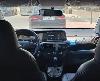 Vista frontale di un noleggio Hyundai i10 a Dubai, Emirati Arabi Uniti ✓ Auto #13975. ✓ Cambio Automatico TM ✓ 0 recensioni.