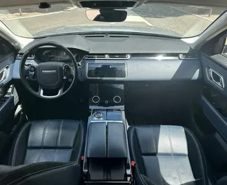 Land Rover Range Rover Velar 2021 disponibile per il noleggio ad Alicante, con limite di chilometraggio di 250 km/giorno.