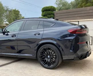BMW X6 2022 con sistema A trazione integrale, disponibile ad Alicante.