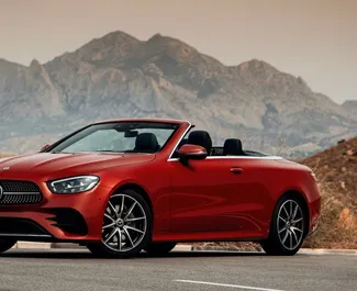 Vista frontale di un noleggio Mercedes-Benz E-Class Cabrio ad Alicante, Spagna ✓ Auto #14018. ✓ Cambio Automatico TM ✓ 0 recensioni.