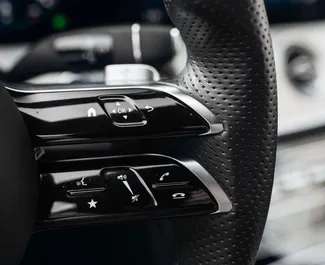Mercedes-Benz E-Class Cabrio 2023 disponibile per il noleggio ad Alicante, con limite di chilometraggio di 200 km/giorno.