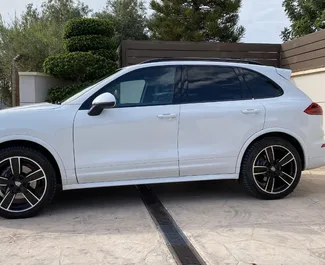 Noleggio Porsche Cayenne. Auto Premium, Lusso, SUV per il noleggio in Spagna ✓ Cauzione di Deposito di 2000 EUR ✓ Opzioni assicurative RCT.