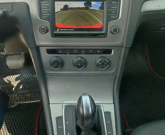 Volkswagen Golf 8 2018 con sistema A trazione anteriore, disponibile a Tbilisi.