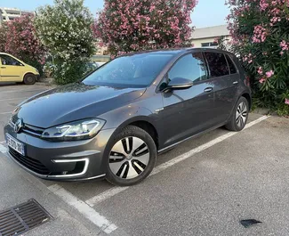 Vista frontale di un noleggio Volkswagen Golf 7 in Bar, Montenegro ✓ Auto #14072. ✓ Cambio Automatico TM ✓ 0 recensioni.