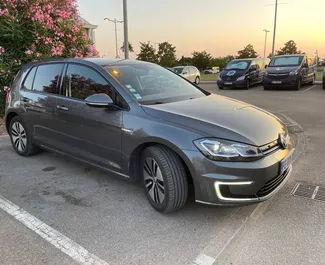 Noleggio Volkswagen Golf 7. Auto Economica, Comfort per il noleggio in Montenegro ✓ Cauzione di Deposito di 200 EUR ✓ Opzioni assicurative RCT, All'estero.
