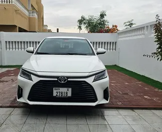 Noleggio auto Toyota Yaris Ativ 2023 negli Emirati Arabi Uniti, con carburante Benzina e 97 cavalli di potenza ➤ A partire da 67 AED al giorno.