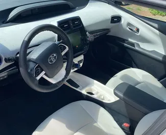 Noleggio auto Toyota Prius 2016 in Georgia, con carburante Ibrido e 121 cavalli di potenza ➤ A partire da 85 GEL al giorno.