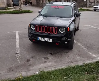 Vista frontale di un noleggio Jeep Renegade a Kutaisi, Georgia ✓ Auto #14383. ✓ Cambio Automatico TM ✓ 0 recensioni.