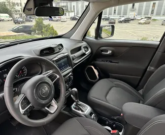 Vista frontale di un noleggio Jeep Renegade a Tbilisi, Georgia ✓ Auto #14403. ✓ Cambio Automatico TM ✓ 0 recensioni.