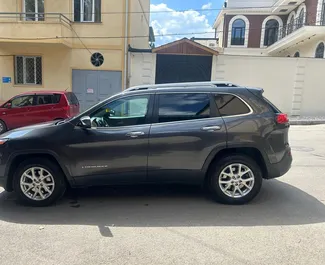 Noleggio Jeep Cherokee. Auto Comfort, SUV, Crossover per il noleggio in Georgia ✓ Cauzione di Senza deposito ✓ Opzioni assicurative RCT, SCDW, FDW, Passeggeri, Senza deposito.