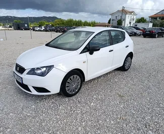 Vista frontale di un noleggio SEAT Ibiza a Tirana, Albania ✓ Auto #11307. ✓ Cambio Manuale TM ✓ 0 recensioni.