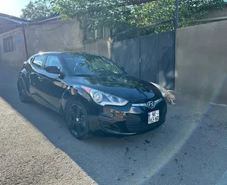 Interni di Hyundai Veloster in affitto in Georgia. Un'ottima auto da 4 posti con cambio Automatico.