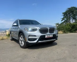 Vista frontale di un noleggio BMW X3 a Tbilisi, Georgia ✓ Auto #14300. ✓ Cambio Automatico TM ✓ 0 recensioni.