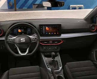 Noleggio SEAT Arona. Auto Economica, Crossover per il noleggio in Grecia ✓ Cauzione di Deposito di 400 EUR ✓ Opzioni assicurative RCT, CDW, FDW, Passeggeri, Furto, Giovane.