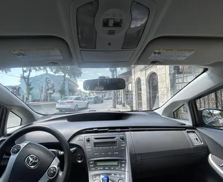 Motore Ibrido da 1,8L di Toyota Prius 2011 per il noleggio a Kutaisi.