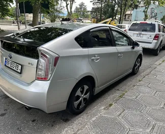 Noleggio auto Toyota Prius 2014 in Georgia, con carburante Ibrido e  cavalli di potenza ➤ A partire da 112 GEL al giorno.