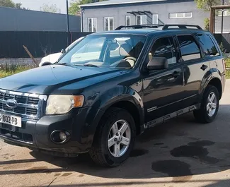 Vista frontale di un noleggio Ford Escape a Tbilisi, Georgia ✓ Auto #14531. ✓ Cambio Automatico TM ✓ 0 recensioni.