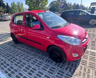 Hyundai i10 2015 disponibile per il noleggio a Burgas, con limite di chilometraggio di 200 km/giorno.