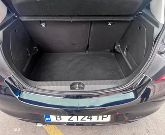 Opel Corsa 2022 disponibile per il noleggio a Burgas, con limite di chilometraggio di 200 km/giorno.