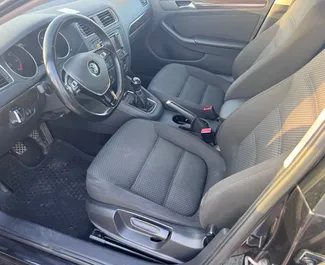 Noleggio auto Volkswagen Jetta 2017 in Bulgaria, con carburante Benzina e 150 cavalli di potenza ➤ A partire da 12 EUR al giorno.