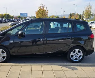 Vista frontale di un noleggio Opel Zafira a Burgas, Bulgaria ✓ Auto #1660. ✓ Cambio Automatico TM ✓ 1 recensioni.