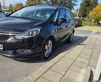Noleggio Opel Zafira. Auto Comfort, Monovolume per il noleggio in Bulgaria ✓ Cauzione di Deposito di 100 EUR ✓ Opzioni assicurative RCT, CDW, SCDW, FDW, Furto, All'estero, Giovane, Senza deposito.