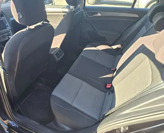 Noleggio auto Volkswagen Golf 7 2015 in Bulgaria, con carburante Diesel e 140 cavalli di potenza ➤ A partire da 13 EUR al giorno.