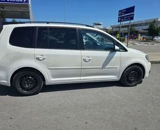 Noleggio auto Volkswagen Touran 2015 in Bulgaria, con carburante Diesel e 110 cavalli di potenza ➤ A partire da 18 EUR al giorno.