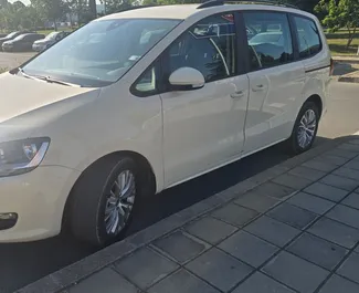 Noleggio Volkswagen Sharan. Auto Comfort, Monovolume per il noleggio in Bulgaria ✓ Cauzione di Deposito di 100 EUR ✓ Opzioni assicurative RCT, CDW, SCDW, FDW, Furto, All'estero, Giovane, Senza deposito.