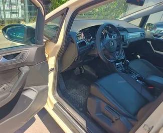 Noleggio auto Volkswagen Touran 2018 in Bulgaria, con carburante Diesel e 110 cavalli di potenza ➤ A partire da 19 EUR al giorno.