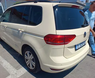 Noleggio Volkswagen Touran. Auto Comfort, Monovolume per il noleggio in Bulgaria ✓ Cauzione di Deposito di 100 EUR ✓ Opzioni assicurative RCT, CDW, SCDW, FDW, Furto, All'estero, Giovane, Senza deposito.