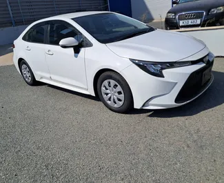 Motore Ibrido da 1,8L di Toyota Corolla Sedan 2024 per il noleggio a Limassol.