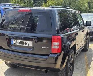 Jeep Patriot 2015 disponibile per il noleggio a Kutaisi, con limite di chilometraggio di illimitato.