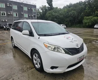 Noleggio auto Toyota Sienna 2015 in Georgia, con carburante Benzina e  cavalli di potenza ➤ A partire da 200 GEL al giorno.