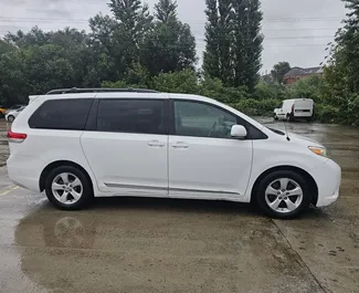 Noleggio Toyota Sienna. Auto Comfort, Monovolume per il noleggio in Georgia ✓ Cauzione di Senza deposito ✓ Opzioni assicurative RCT, FDW, Passeggeri.