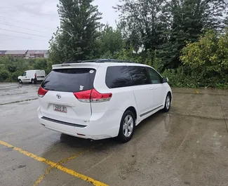 Motore Benzina da 3,5L di Toyota Sienna 2015 per il noleggio a Kutaisi.