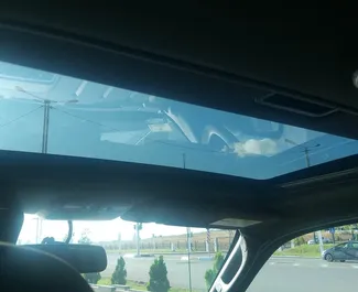 Vista frontale di un noleggio Ford Escape a Tbilisi, Georgia ✓ Auto #14530. ✓ Cambio Automatico TM ✓ 0 recensioni.