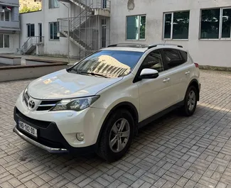 Vista frontale di un noleggio Toyota Rav4 a Tbilisi, Georgia ✓ Auto #14565. ✓ Cambio Automatico TM ✓ 0 recensioni.
