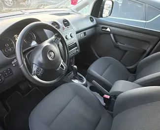 Noleggio Volkswagen Caddy Maxi. Auto Comfort, Monovolume per il noleggio in Albania ✓ Cauzione di Senza deposito ✓ Opzioni assicurative CDW, SCDW, FDW, Furto, All'estero, Senza deposito.