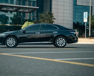 Noleggio auto Toyota Camry 2023 negli Emirati Arabi Uniti, con carburante Benzina e 320 cavalli di potenza ➤ A partire da 180 AED al giorno.