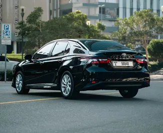 Noleggio Toyota Camry. Auto Comfort, Premium per il noleggio negli Emirati Arabi Uniti ✓ Cauzione di Senza deposito ✓ Opzioni assicurative RCT.