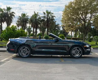 Motore Benzina da 2,3L di Ford Mustang Cabrio 2019 per il noleggio a Batumi.