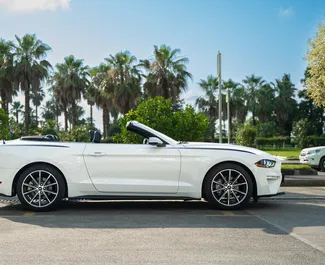 Noleggio Ford Mustang Cabrio. Auto Premium, Lusso, Cabrio per il noleggio in Georgia ✓ Cauzione di Deposito di 300 GEL ✓ Opzioni assicurative RCT.