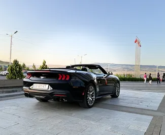 Noleggio Ford Mustang Cabrio. Auto Premium, Lusso, Cabrio per il noleggio in Georgia ✓ Cauzione di Deposito di 500 GEL ✓ Opzioni assicurative RCT, CDW, Furto.