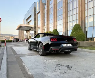 Motore Benzina da 2,3L di Ford Mustang Cabrio 2025 per il noleggio a Tbilisi.